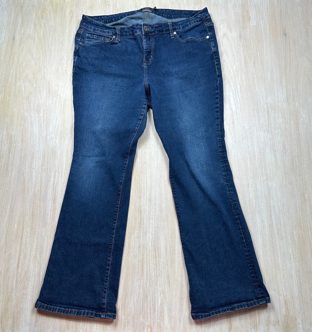Torrid Mid Rise Slim Boot Vintage Stretch Dark Wash Bootcut Jeans 18S Short